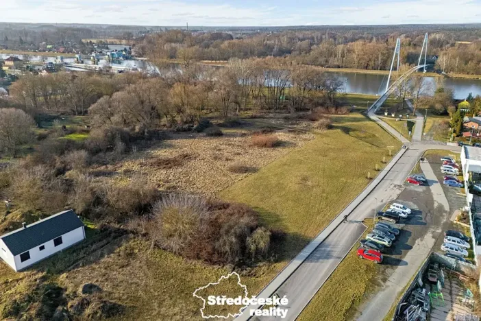 Prodej podílu komerčního pozemku, Čelákovice, 13487 m2