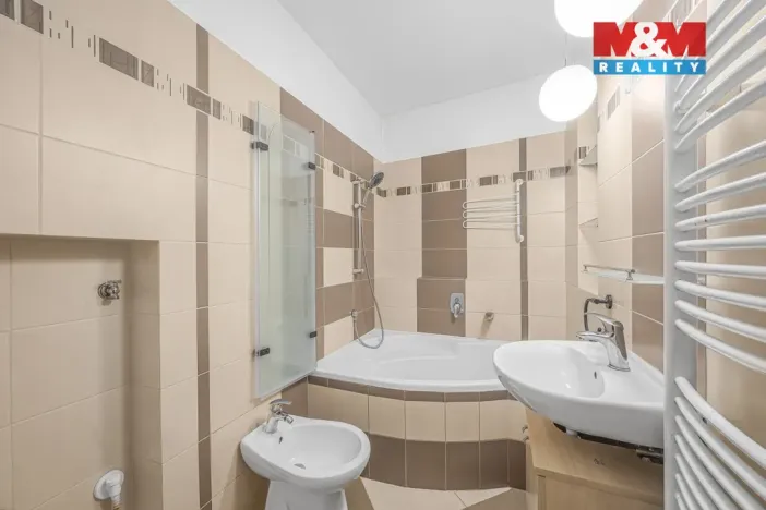 Prodej bytu 3+1, Jaroměř - Pražské Předměstí, Husova, 124 m2