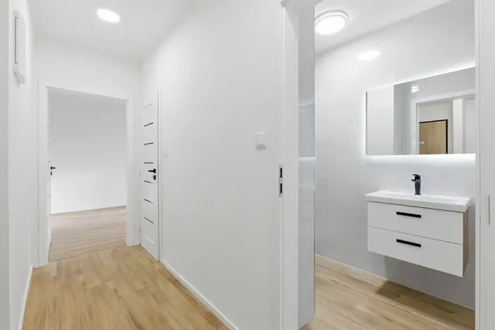 Pronájem bytu 2+kk, Karlovy Vary, Šmeralova, 48 m2