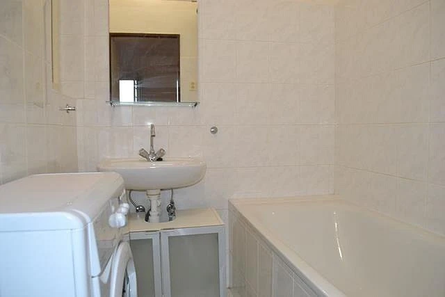 Pronájem bytu 1+kk, Praha - Břevnov, Šlikova, 29 m2