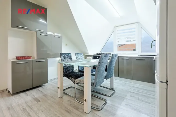 Pronájem bytu 2+1, Tlučná, V Rybníčkách, 43 m2