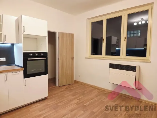 Pronájem bytu 2+1, Praha - Žižkov, Ambrožova, 81 m2