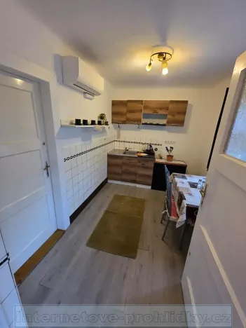 Pronájem bytu 1+kk, Praha - Modřany, U pily, 17 m2