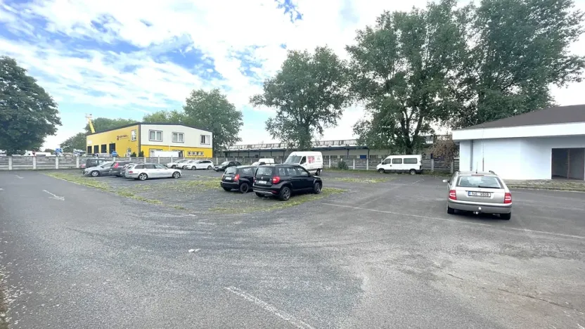 Pronájem komerčního pozemku, Louny, Postoloprtská, 2250 m2