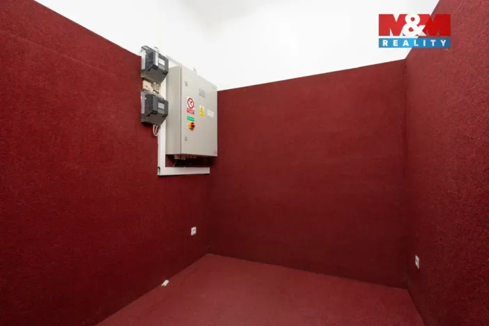 Pronájem obchodního prostoru, Praha, Trnkovo náměstí, 324 m2