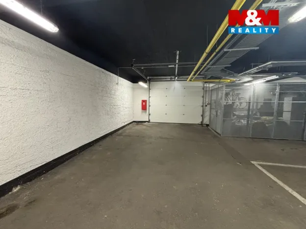Pronájem garážového stání, Praha - Hostivař, Hornoměcholupská, 20 m2