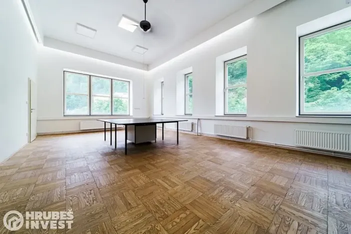 Prodej komerční nemovitosti, Adamov, Mírová, 2380 m2