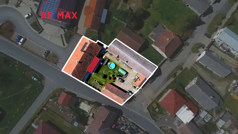 Prodej rodinného domu, Chrást, 280 m2