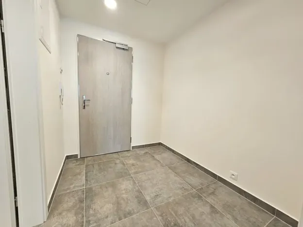Pronájem bytu 1+kk, Praha - Hloubětín, Poděbradská, 34 m2