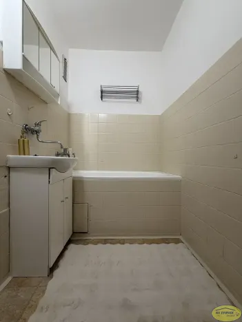 Pronájem bytu 1+1, Kroměříž, Velehradská, 34 m2