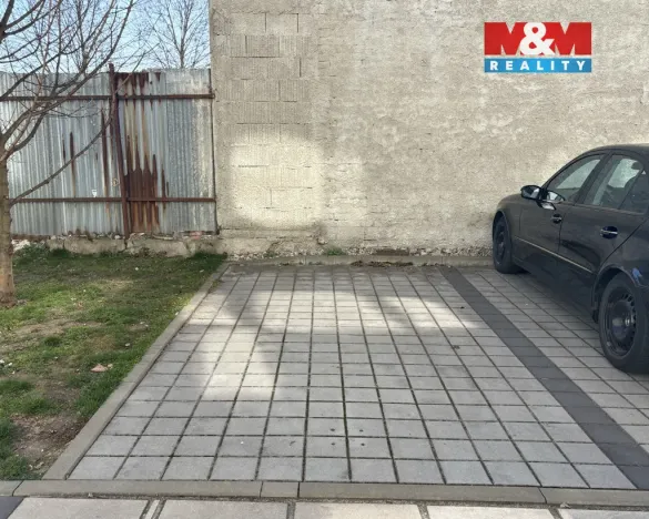 Pronájem garáže, Pardubice, Bratranců Veverkových, 14 m2