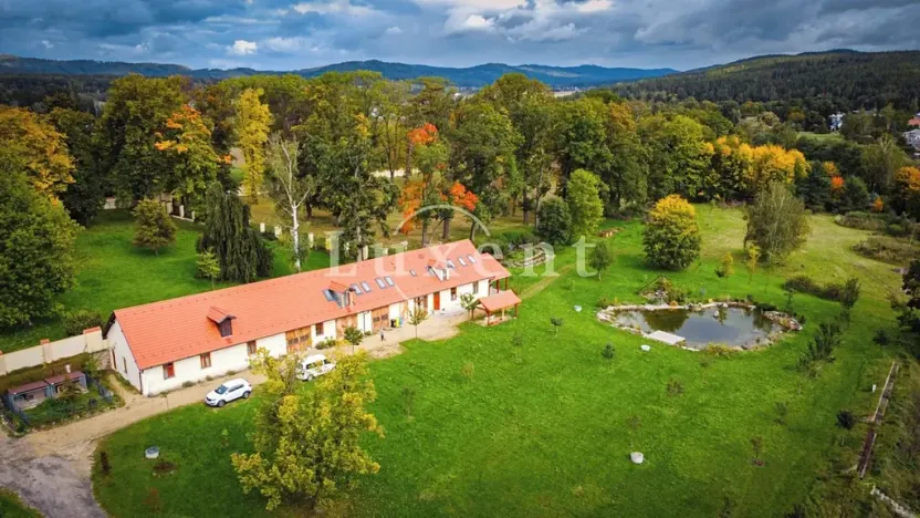 Pronájem komerční nemovitosti, Mirošov, náměstí Míru, 1364 m2