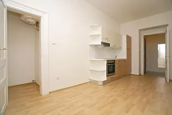 Pronájem bytu 2+kk, Praha - Vršovice, Žitomírská, 33 m2