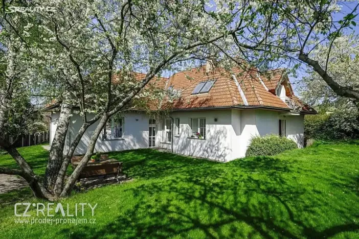 Prodej vily, Praha - Lipence, Na Bambouzku, 300 m2