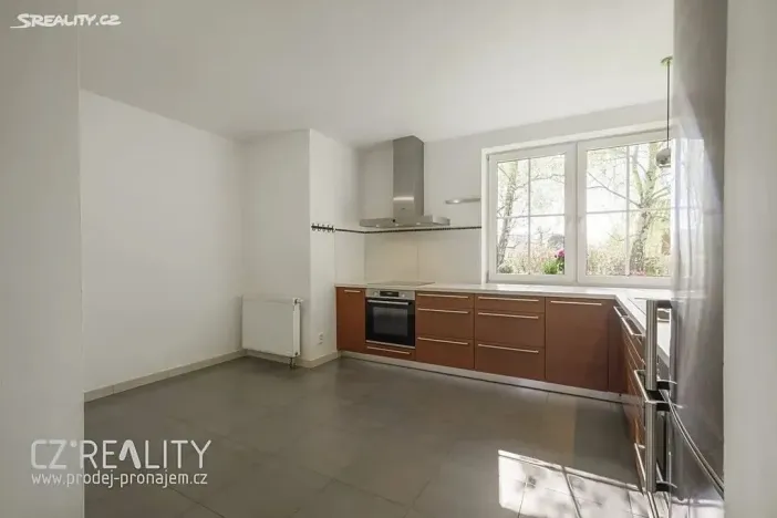 Prodej vily, Praha - Lipence, Na Bambouzku, 300 m2