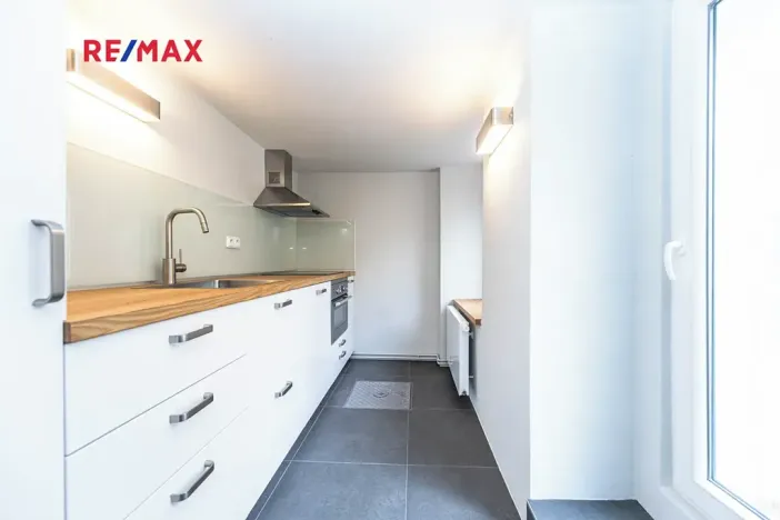 Pronájem kanceláře, Praha - Smíchov, U smíchovského hřbitova, 53 m2