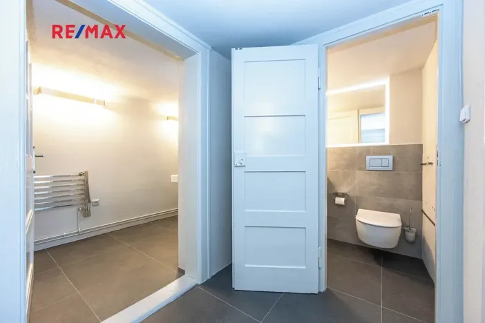 Pronájem kanceláře, Praha - Smíchov, U smíchovského hřbitova, 53 m2