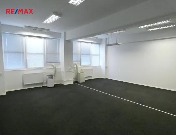 Pronájem kanceláře, Praha - Hloubětín, Nademlejnská, 77 m2