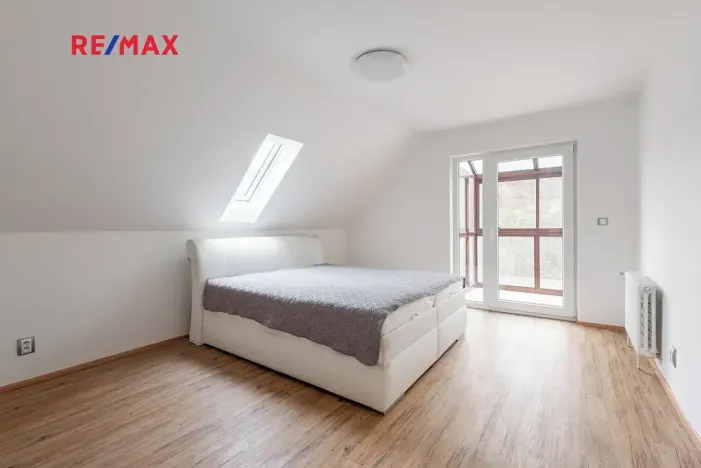 Prodej komerční nemovitosti, Měchenice, Hlavní, 330 m2