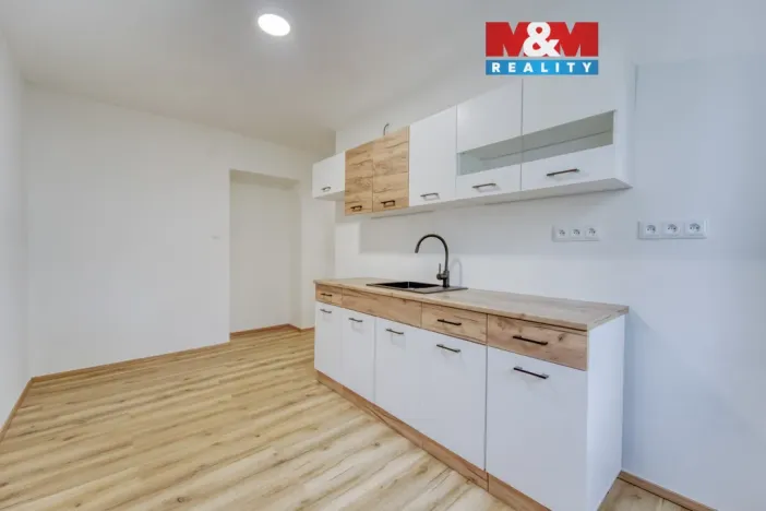 Pronájem bytu 2+1, Klatovy - Klatovy V, Rozvoj, 60 m2