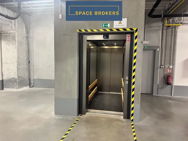 Pronájem obchodního prostoru, Praha - Horní Počernice, K Bílému vrchu, 1400 m2