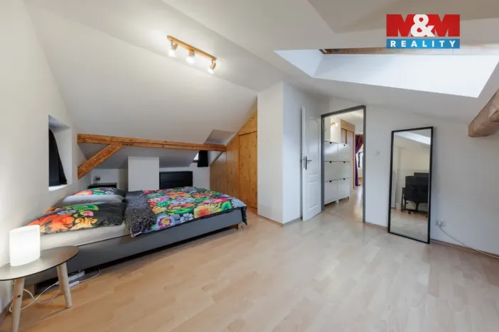 Prodej bytu 3+1, Karlovy Vary, Bulharská, 102 m2