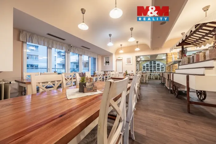 Pronájem restaurace, Praha - Žižkov, Roháčova, 616 m2