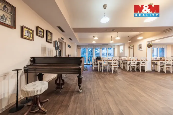 Pronájem restaurace, Praha - Žižkov, Roháčova, 616 m2