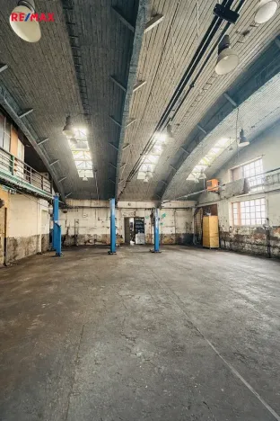 Pronájem obchodního prostoru, Praha - Horní Počernice, Komárovská, 500 m2