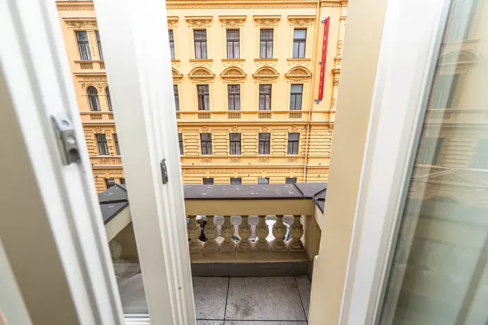 Pronájem bytu 2+kk, Praha, Tyršova, 56 m2