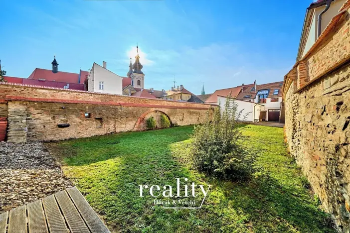 Pronájem obchodního prostoru, Znojmo, Horní Česká, 168 m2