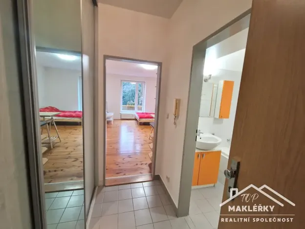 Prodej bytu 1+kk, Jesenice, V Lázních, 30 m2