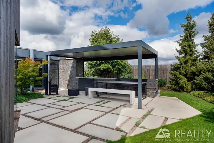 Prodej vícegeneračního domu, Ladná, Ovčačky, 407 m2