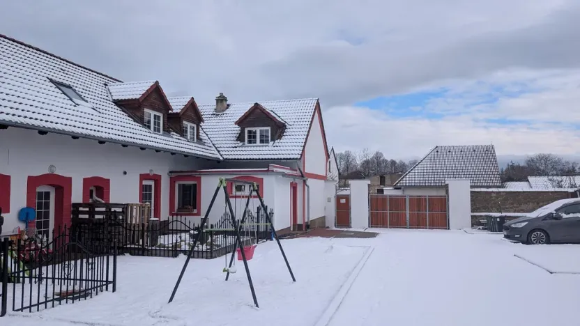 Pronájem bytu 1+kk, Peruc - Černochov, 30 m2