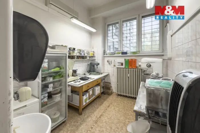 Prodej obchodního prostoru, Praha - Vršovice, Kubánské náměstí, 133 m2