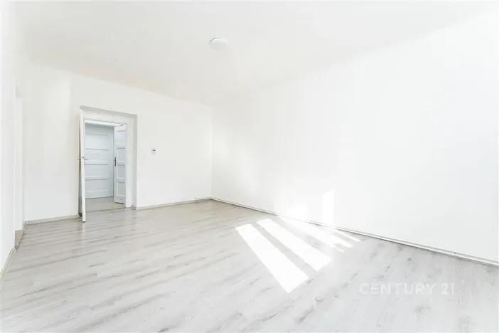 Pronájem bytu 2+kk, Praha, Biskupcova, 48 m2