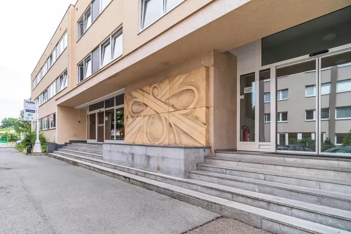 Pronájem kanceláře, Hradec Králové, Sušilova, 250 m2