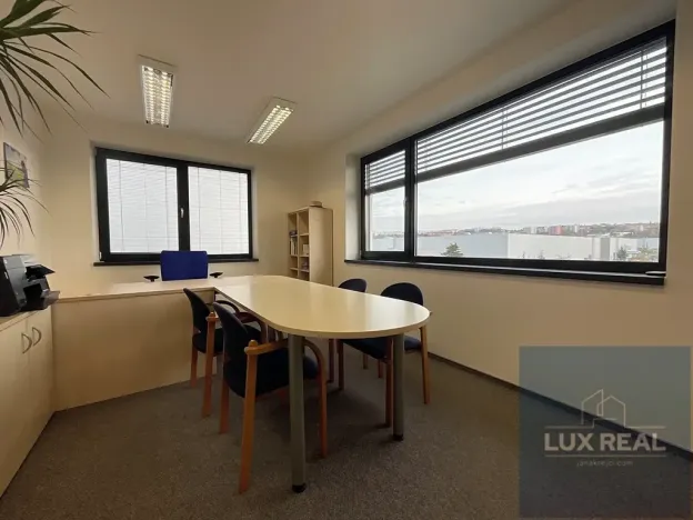 Pronájem kanceláře, Brno, Úlehlova, 110 m2