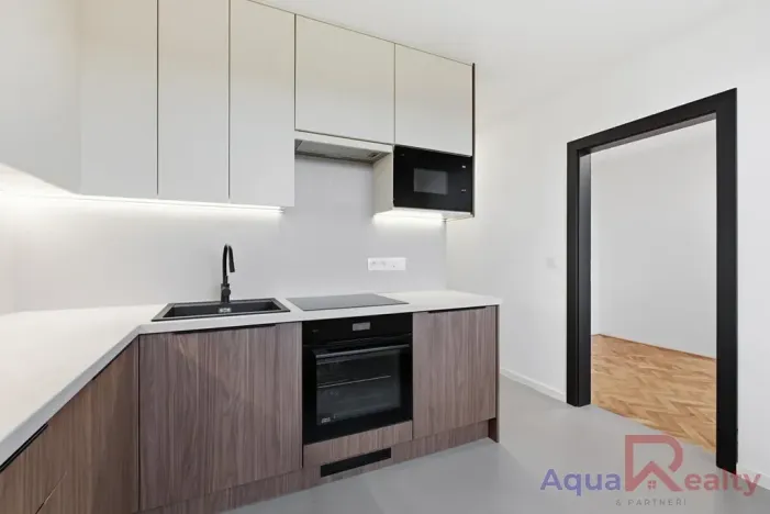 Prodej bytu 3+1, Karlovy Vary, Vítězná, 74 m2