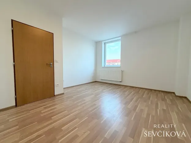Pronájem bytu 2+kk, Holice, náměstí T. G. Masaryka, 52 m2