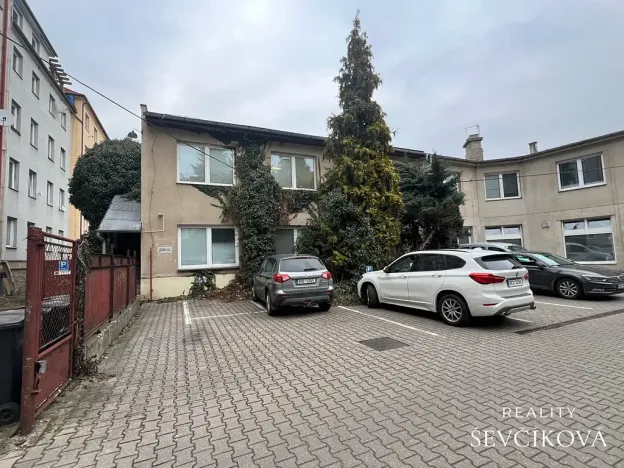 Pronájem kanceláře, Hradec Králové, Škroupova, 28 m2