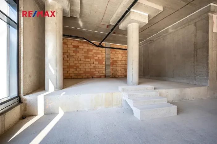 Pronájem obchodního prostoru, Praha - Vysočany, Kolbenova, 194 m2