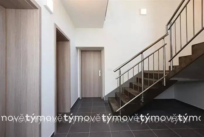 Pronájem bytu 2+kk, Pardubice, Na Hrázi, 32 m2