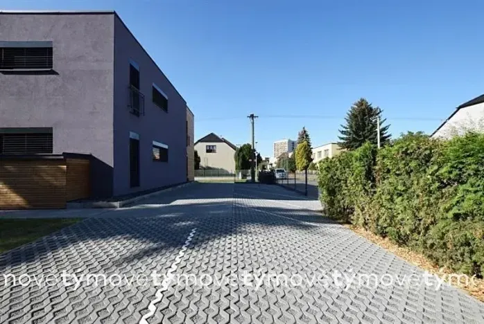 Pronájem bytu 2+kk, Pardubice, Na Hrázi, 32 m2