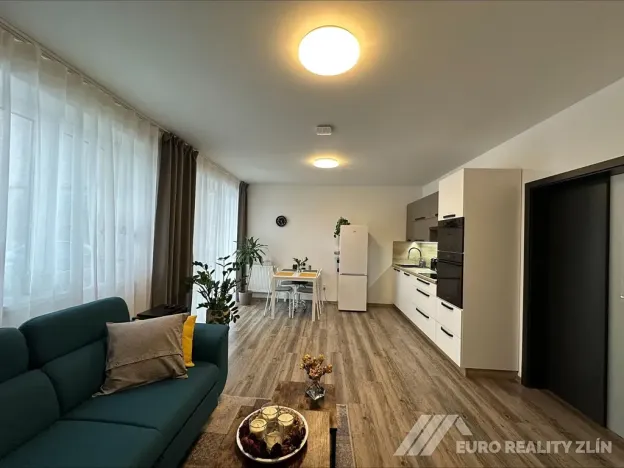 Pronájem bytu 1+kk, Otrokovice, Nábřeží, 38 m2