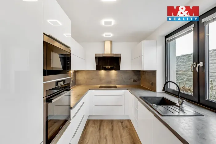 Prodej rodinného domu, Tmaň, K Vodojemu, 188 m2