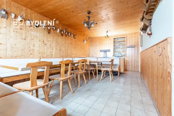 Prodej restaurace, Vysoká Pec, 1120 m2