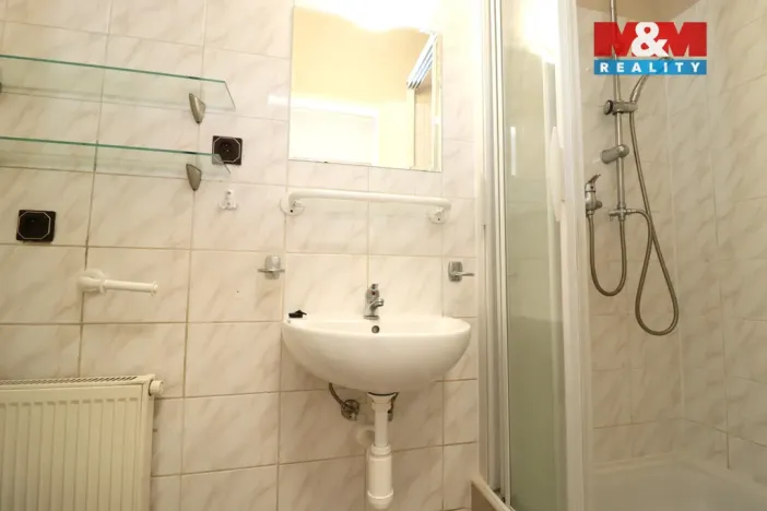 Pronájem bytu 1+1, Karlovy Vary, Jaltská, 46 m2