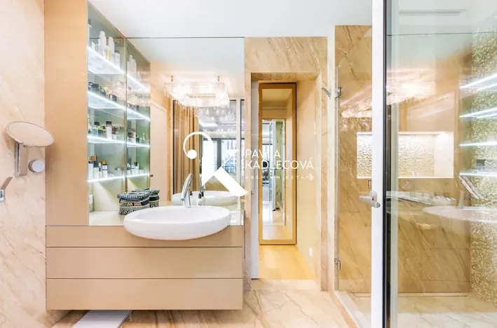 Prodej bytu 4+kk, Praha - Karlín, Karolinská, 200 m2