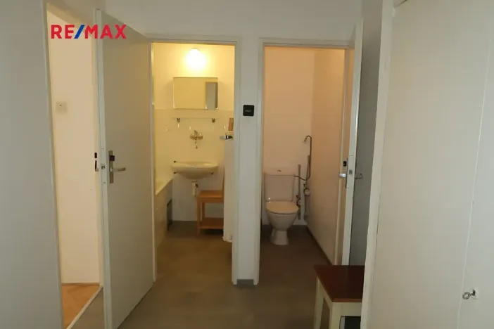 Pronájem bytu 2+1, Praha - Podolí, Podolská, 67 m2